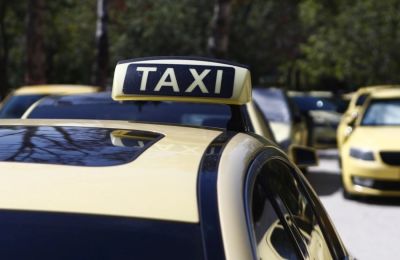 Ένα εξωφρενικό ποσό για μια διαδρομή που κανονικά κοστίζει περίπου οκτώ φορές λιγότερο, ζήτησε παράνομος οδηγός ταξί