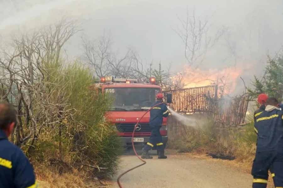 Πύρινη κόλαση στην Ελλάδα – Σκληρή μάχη με τις φλόγες Πύρινη κόλαση στην Ελλάδα – Σκληρή μάχη με τις φλόγες