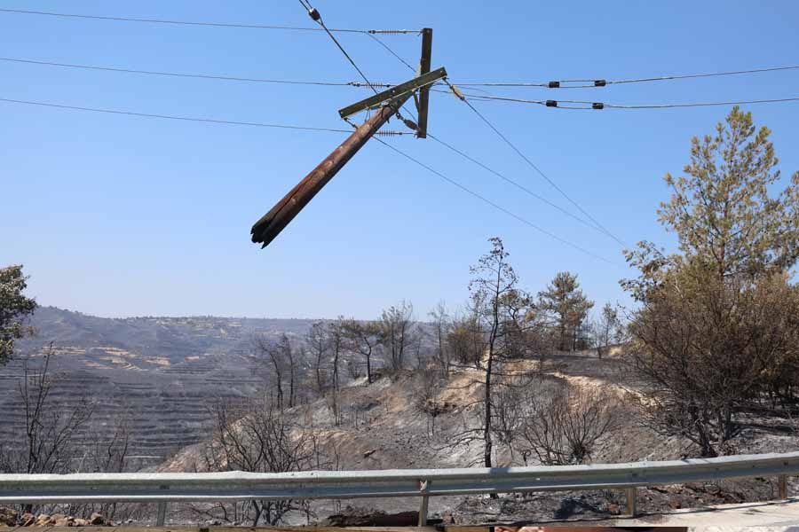 Συνεχίζονται αδιάκοπα οι εργασίες για αποκατάσταση της ηλεκτροδότησης