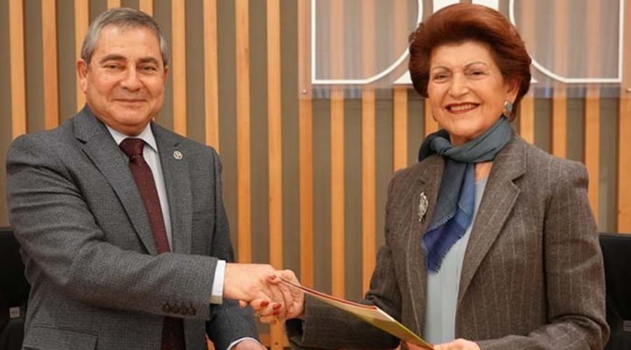 Μετά το οίκημα του σωματείου ΑΠΟΕΛ η Ανδρούλλα Βασιλείου βρήκε νέο θέμα για να προκαλέσει. Συνειδητά ή μη, κανείς δεν ξέρει