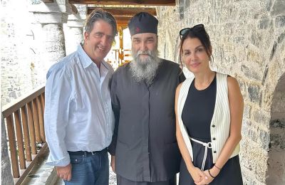 Η επίσκεψη στην Ιερά Μονή Αγίου Διονυσίου του εν Ολύμπω και τα τιμητικά λόγια προς τους Κύπριους καλλιτέχνες