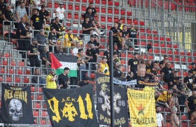 Συνθήματα υπέρ της Παλαιστίνης από οπαδούς της ΑΕΚ