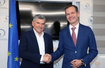 Ο υπουργός Ενέργειας, Γιώργος Παπαναστασίου, μαζί με τον διευθυνοντα σύμβουλο του ΑΔΜΗΕ, Μανούσο Μανουσάκη
