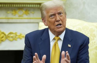 Ο Τραμπ υπέγραψε το διάταγμα για υψηλότερους δασμούς σε δεκάδες χώρες