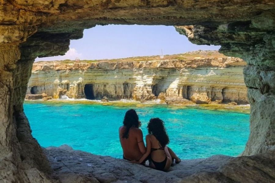 5 θαλασσινές σπηλιές της ελεύθερης Αμμοχώστου και οι μύθοι τους