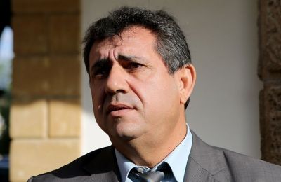 Κατηγορούν τον Σενέρ Ελτζίλ ότι πούλησε 20 στρέμματα στον Αϊκούτ