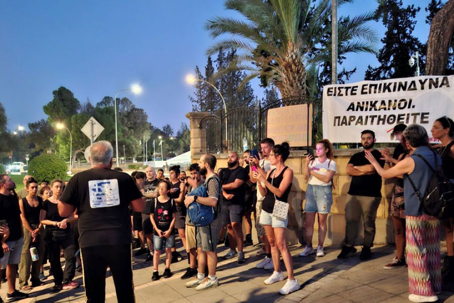 Στο Προεδρικό για τη φονική πυρκαγιά