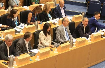 Κλήθηκαν συνολικά 79 προσκεκλημένοι, μεταξύ των οποίων και τέσσερις υπουργοί