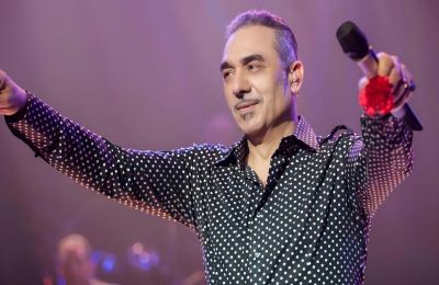 «Έχει αποστασιοποιηθεί, έχει αποφασίσει να απέχει απ' όλα.»
