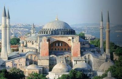 Άνδρας έβαλε φωτιά στην Αγία Σοφία