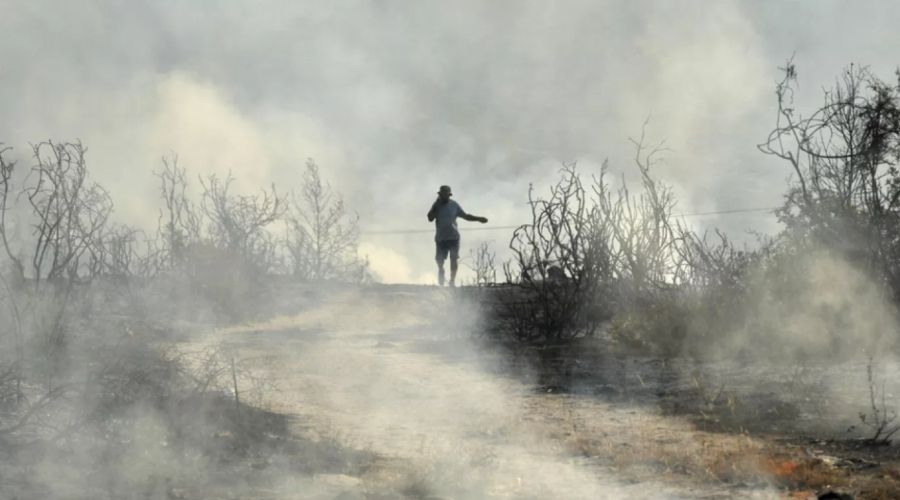 Ο κοινοτάρχης Πάνω Κυβίδων μίλησε για την πιο δύσκολη, ίσως, απόφαση στη ζωή του, βλέποντας τη φωτιά να πλησιάζει
