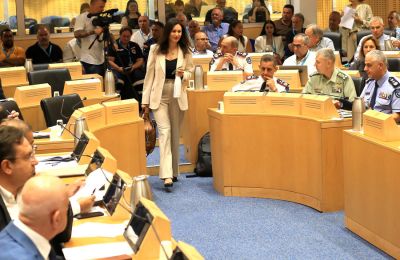 «Παραπληροφορεί τη Βουλή η Υπουργός» 