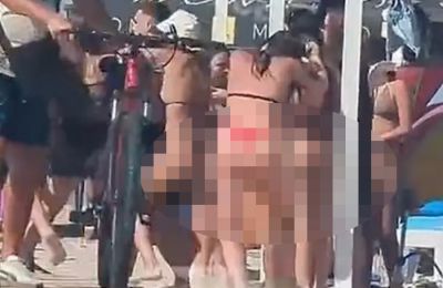 Άγριο ξύλο μεταξύ γυναικών σε παραλία (ΒΙΝΤΕΟ)
