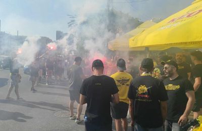 Πανικός από τους ΑΕΚτζηδες στο κέντρο της Λεμεσού (vid)
