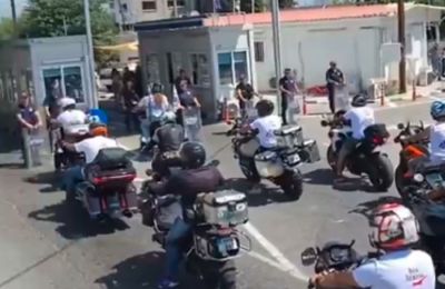 Οι μοτοσικλετιστές μπλόκαραν οδόφραγμα - Πώς αντέδρασαν οι Τούρκοι