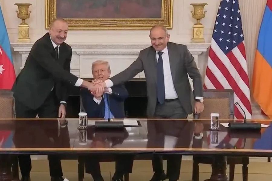 Τα κατάφερε ο Τραμπ: Ειρηνευτική συμφωνία μετά από 35 χρόνια Τα κατάφερε ο Τραμπ: Ειρηνευτική συμφωνία μετά από 35 χρόνια