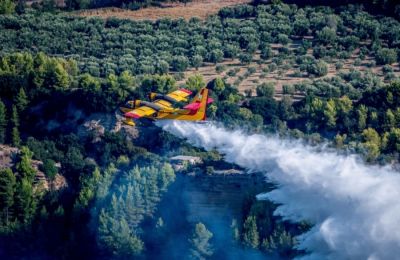 Δυστυχώς, ακόμη ένα καταπράσινο μέρος της Ελλάδας απειλείται από τις φλόγες