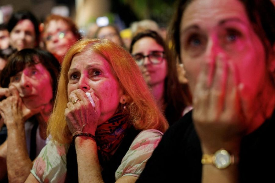 Θλίψη και οργή δεκάδων χιλιάδων διαδηλωτών στο Τελ Αβίβ