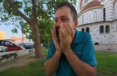 Ο Ευτύχης Μπλέτσας επιχείρησε να κάνει μια στροφή γύρω από μία κολώνα δημοτικού φωτισμού.