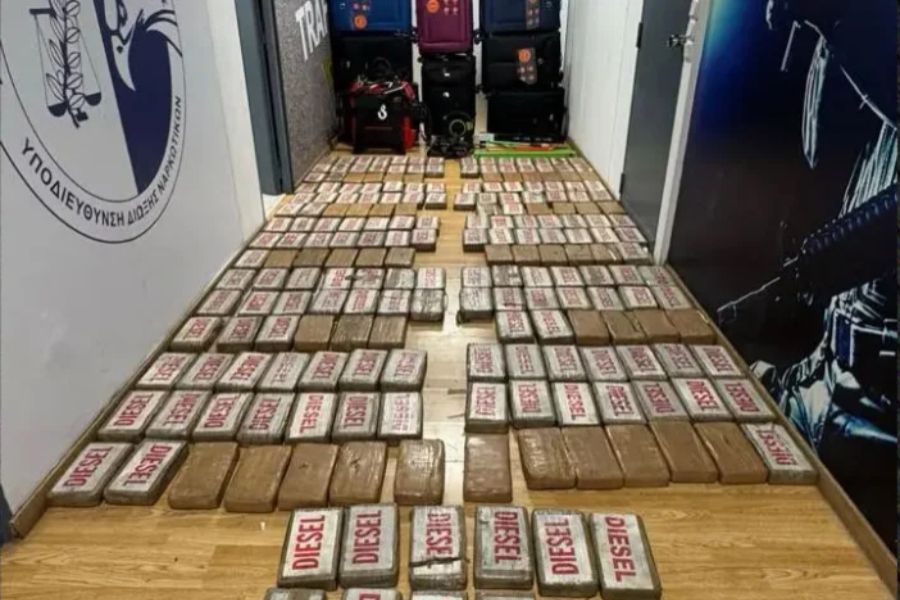 Βρήκαν κρύπτη σε κοντέινερ με κοκαΐνη 5.5 εκατομμυρίων ευρώ (ΒΙΝΤΕΟ)