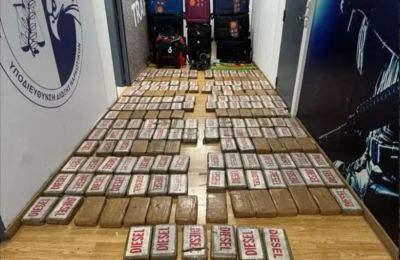 Μετά από αθόρυβη παρακολούθηση και αξιποιώντας κατόπιν βρετανική πληροφορία, η ελληνική αστυνομία ξετρύπωσε 271 κιλά ναρκωτικών