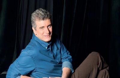 «Ο άνθρωπος δεν είναι μόνο ύλη, δόξα, μεγαλεία αλλά είναι γνώση, ποίηση, ανθρωπιά» υπενθυμίζει ο Βλαδίμηρος Κυριακίδης.