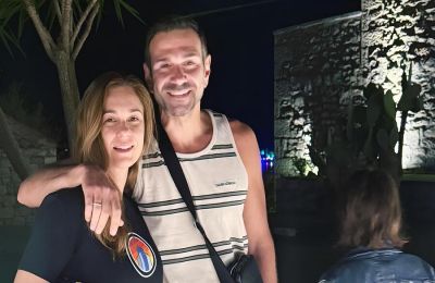  Έχουν επιλέξει τη μαγευτική Μάνη για να περάσουν τις διακοπές του φετινού καλοκαιριού, μακριά από την ένταση της καθημερινότητας.