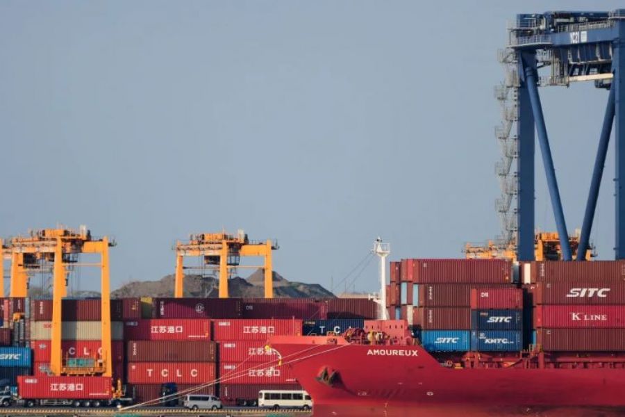 Τραμπ: Αναστέλλει την επιβολή δασμών στις εισαγωγές από Κίνα