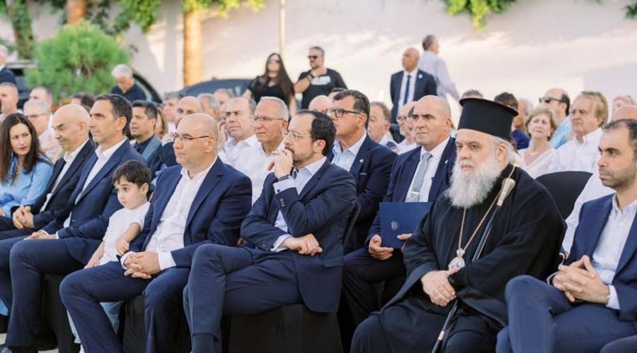 Η φωτογραφία που ανάρτησε ο Ανδρέας Χασαπόπουλος, την οποία ο Μανώλης Καλατζής χαρακτήρισε ψεύτικη είναι από εγκαίνια πάρκου στη Λάρνακα, στην παρουσία του Νίκου Χριστοδουλίδη