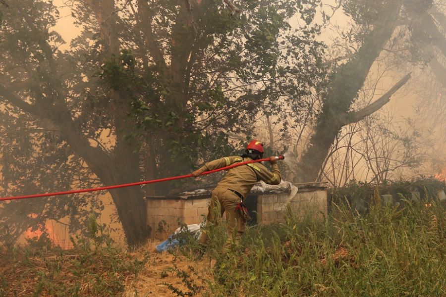 Βελτιωμένη εικόνα στα μέτωπα των πυρκαγιών στην Ελλάδα
