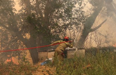 Βελτιωμένη εικόνα στα μέτωπα των πυρκαγιών στην Ελλάδα