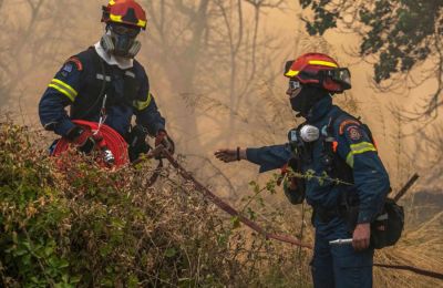 Μαρτυρία γυναίκας λέει πως τους είδε με μπουκάλι - Χθες είχε συλληφθεί ένας 25χρονος για εμπρησμό στην περιοχή Γηροκομείο της Πάτρας