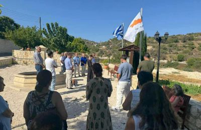 Τρισάγιο στην «Πλατεία των Επιφανών»
