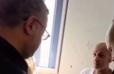 Η συνάντηση έγινε «τυχαία» στη φυλακή Γκανότ