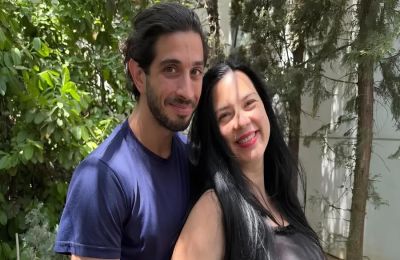 Η ηθοποιός Άννα Τσουκαλά που έγινε γνωστή με τον ρόλο της Μελέκ στη σειρά «Μη μου λες αντίο» έγινε μαμά στα 50 της χρόνια.
