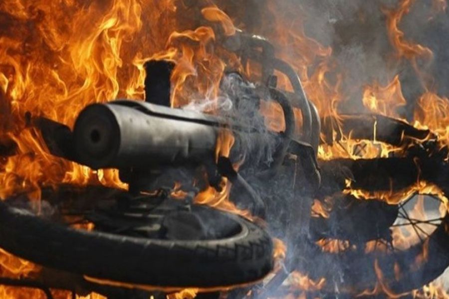 Συναγερμός τα ξημερώματα – Έβαλαν φωτιά σε μοτοσικλέτα στον Στρόβολο Συναγερμός τα ξημερώματα – Έβαλαν φωτιά σε μοτοσικλέτα στον Στρόβολο