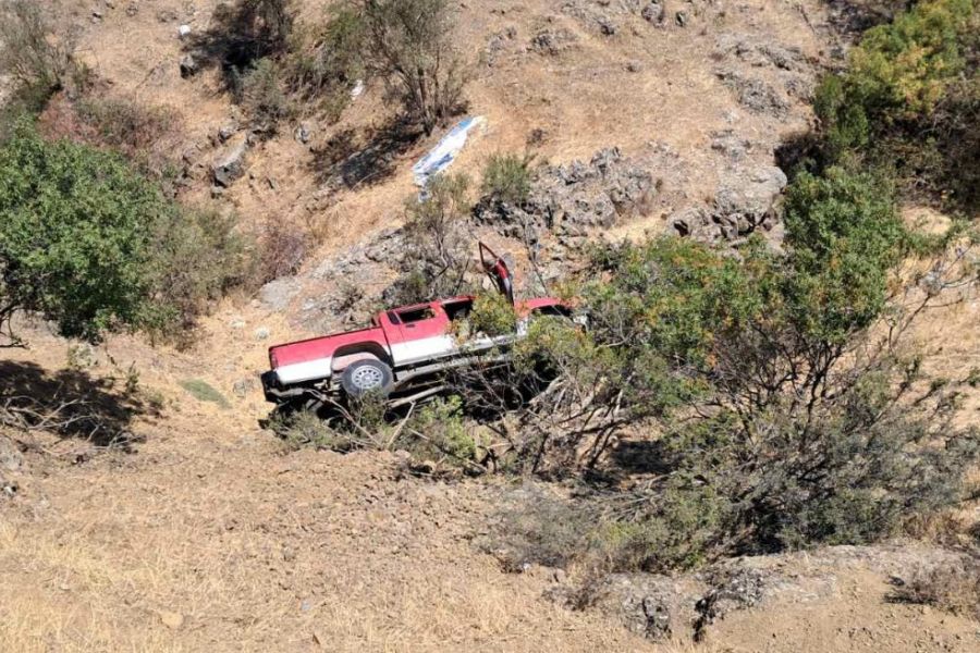 Επιχείρηση διάσωσης: Όχημα έπεσε σε χαράδρα βάθους 10 μέτρων (εικόνες) Επιχείρηση διάσωσης: Όχημα έπεσε σε χαράδρα βάθους 10 μέτρων (εικόνες)