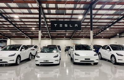 Η μετοχή της Tesla υποχώρησε κατά 0,8% στο άνοιγμα της Τρίτης.