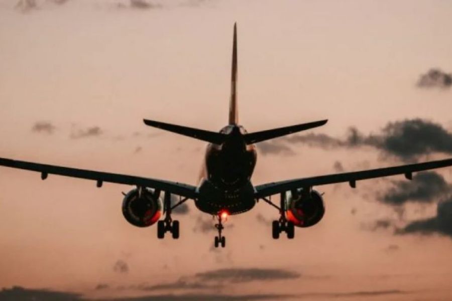 Επιτέθηκε σε 15χρονη που κοιμόταν σε πτήση