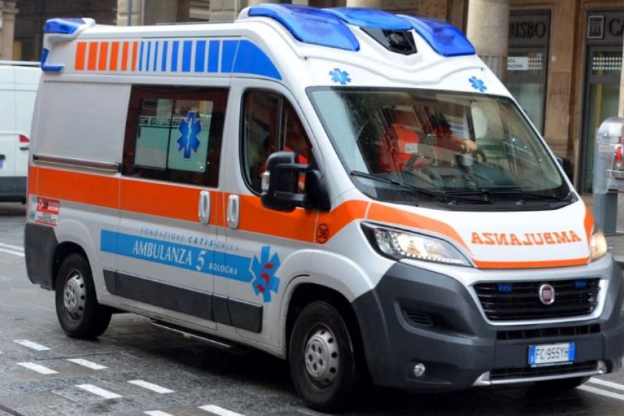 Μωρό 18 μηνών έπεσε από εν κινήσει αυτοκίνητο