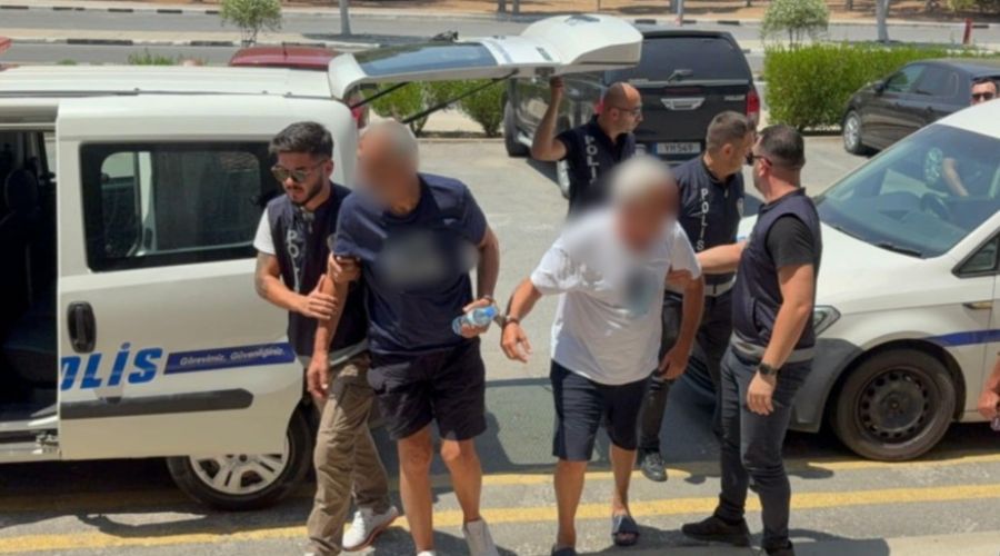 «Καταδικάζουμε με όλη τη δύναμη της ψυχής μας την παράνομη, παράλογη και εντελώς αβάσιμη κράτηση των συνεργατών μας και των συζύγων τους»