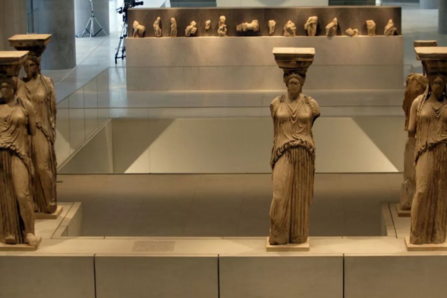 ΒΙΝΤΕΟ: Η κλεμμένη Καρυάτιδα δραπετεύει από το Βρετανικό Μουσείο