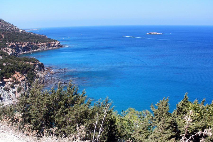 Ακάμας: Έστησαν εξέδρα με προβολείς σε περιοχή Natura Ακάμας: Έστησαν εξέδρα με προβολείς σε περιοχή Natura