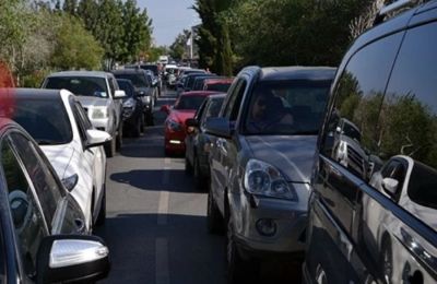 Για συμφόρηση στα σημεία διέλευσης κάνει λόγο η τουρκοκυπριακή Kibrispostasi 