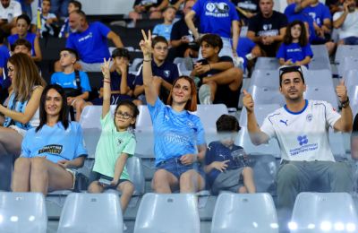 Το γέμισαν οι Παφίτες (pics)