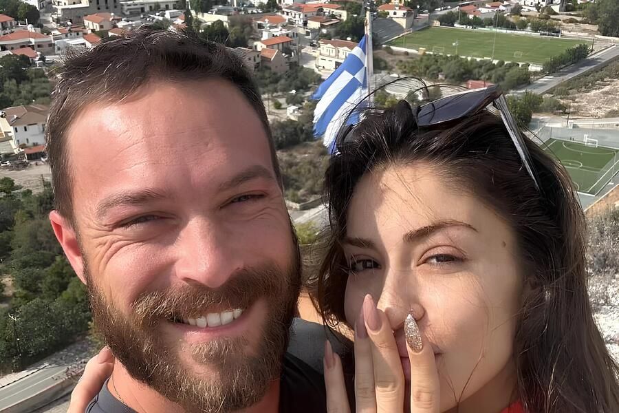 Σ. Μιχαήλ: Μας δείχνει το εντυπωσιακό μονόπετρο που χάρισε στην Νάταλι Σ. Μιχαήλ: Μας δείχνει το εντυπωσιακό μονόπετρο που χάρισε στην Νάταλι