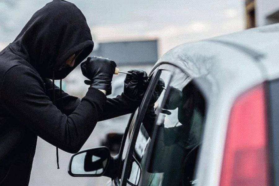 Έκλεψαν από όχημα επιχειρηματία 65 χιλιάδες ευρώ Έκλεψαν από όχημα επιχειρηματία 65 χιλιάδες ευρώ