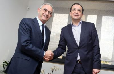 «Η λανθασμένη απόφαση να μην ανατεθεί το έργο στους εγκεκριμένους υπεργολάβους θα στοιχίσει, κατ’ ελάχιστον, €30 εκατομμύρια επιπλέον στον Κύπριο φορολογούμενο», σύμφωνα με τον Αβέρωφ Νεοφύτου