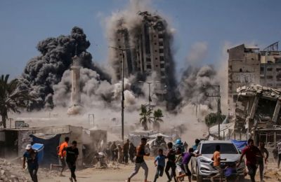 Πλήγμα του ισραηλινού στρατού στο 12οροφο κτηρίου στη Γάζα 