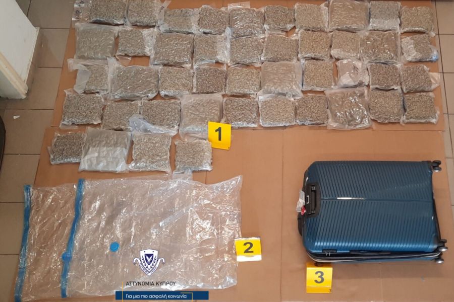Ήρθε στην Κύπρο με 24kg κάνναβη (ΦΩΤΟΓΡΑΦΙΕΣ) Ήρθε στην Κύπρο με 24kg κάνναβη (ΦΩΤΟΓΡΑΦΙΕΣ)
